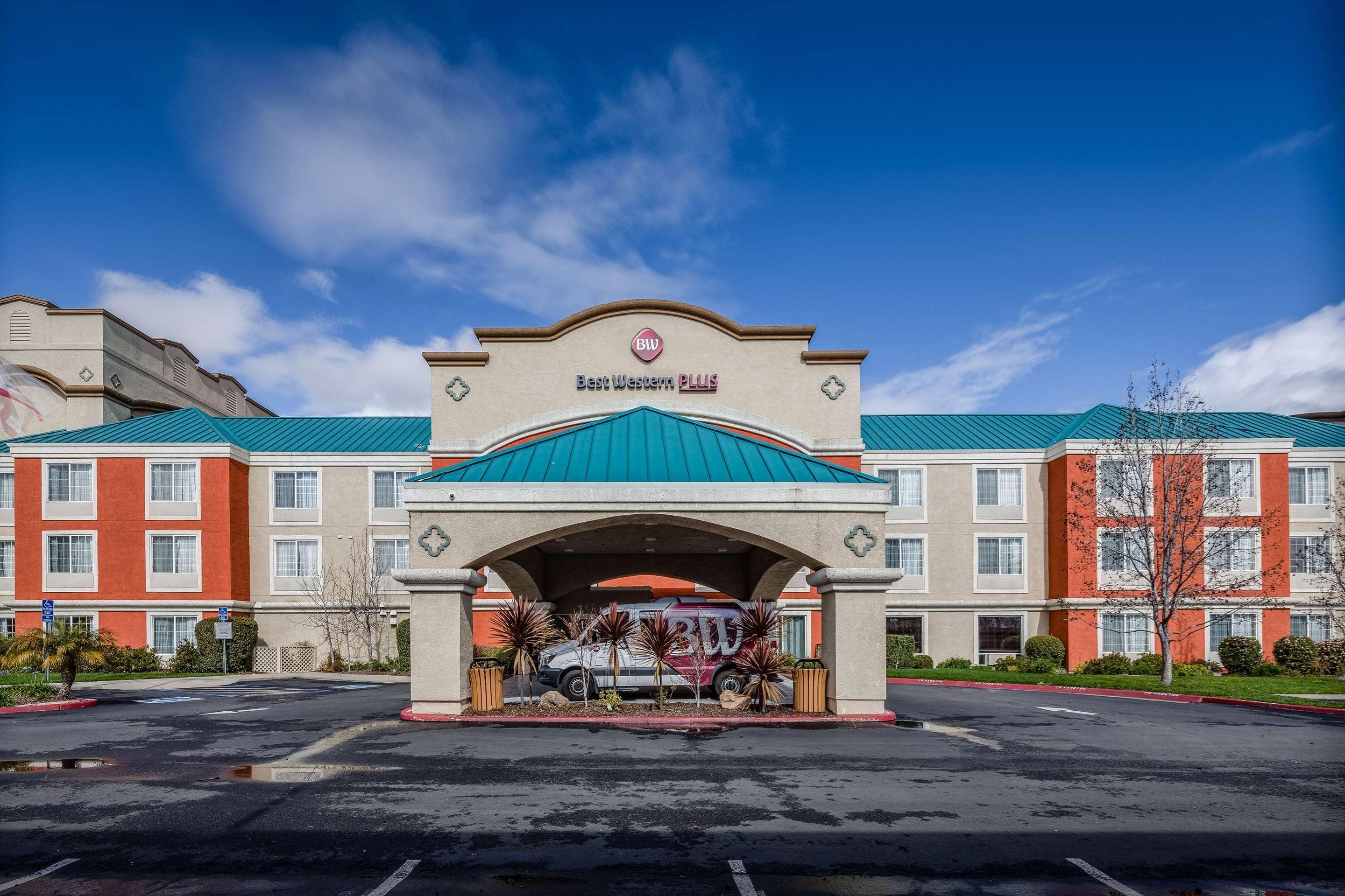 Hotel Western Airport & 3*