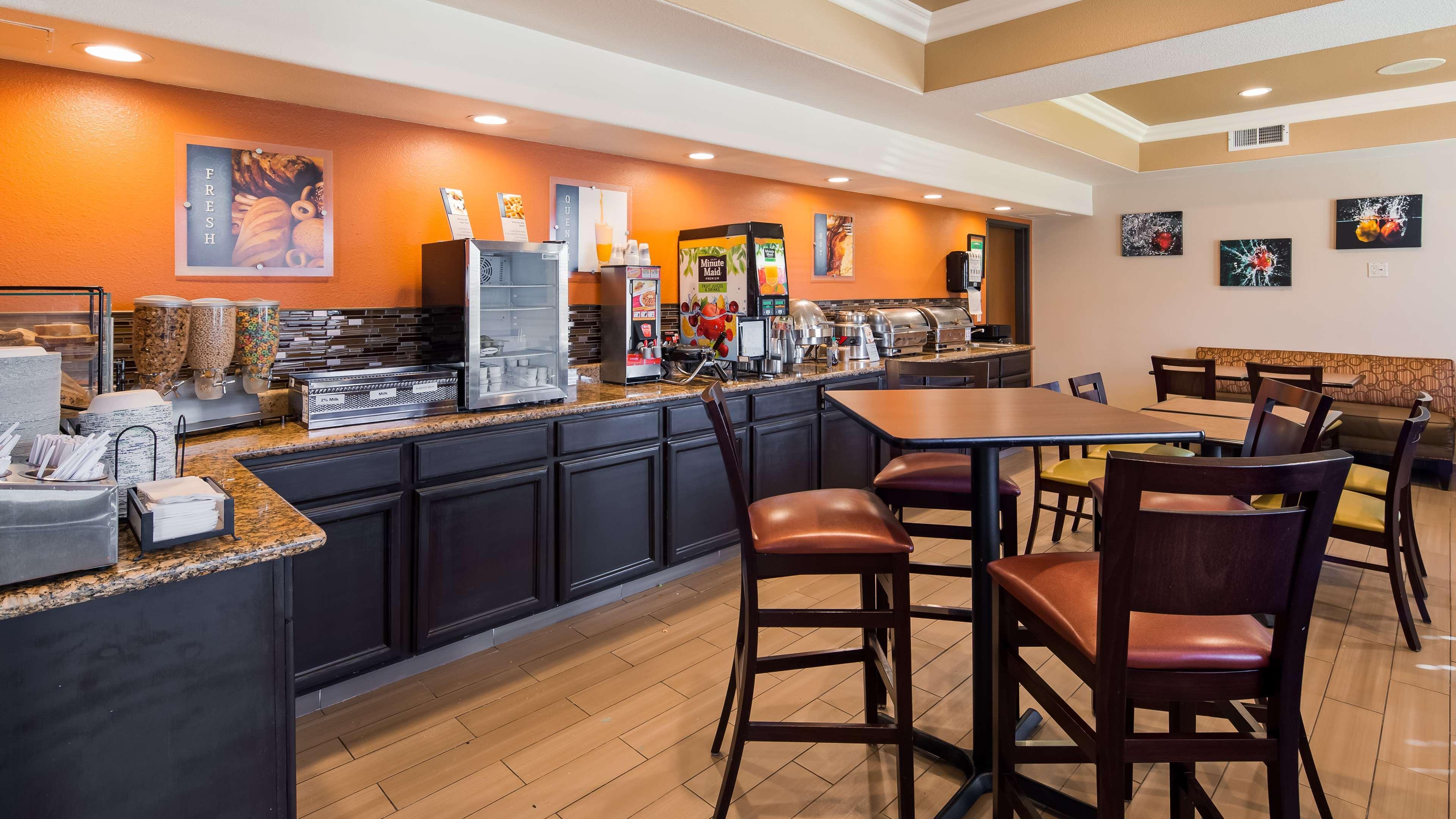 Hotel Western Airport &