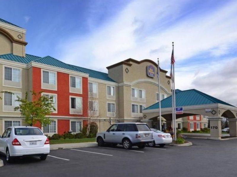 Hotel Western Airport & 3*