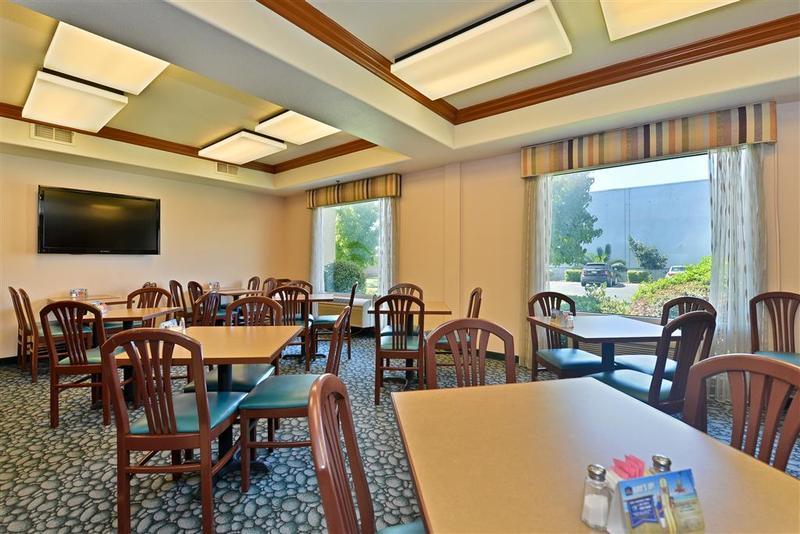 Hotel Western Airport & 3*